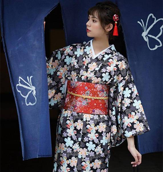 Kimono Femme Traditionnel Noir & Fleuri